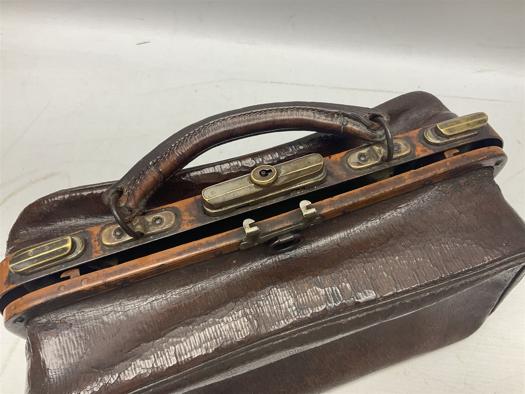 Small leather Portmanteau gentleman’s travelling toilet bag