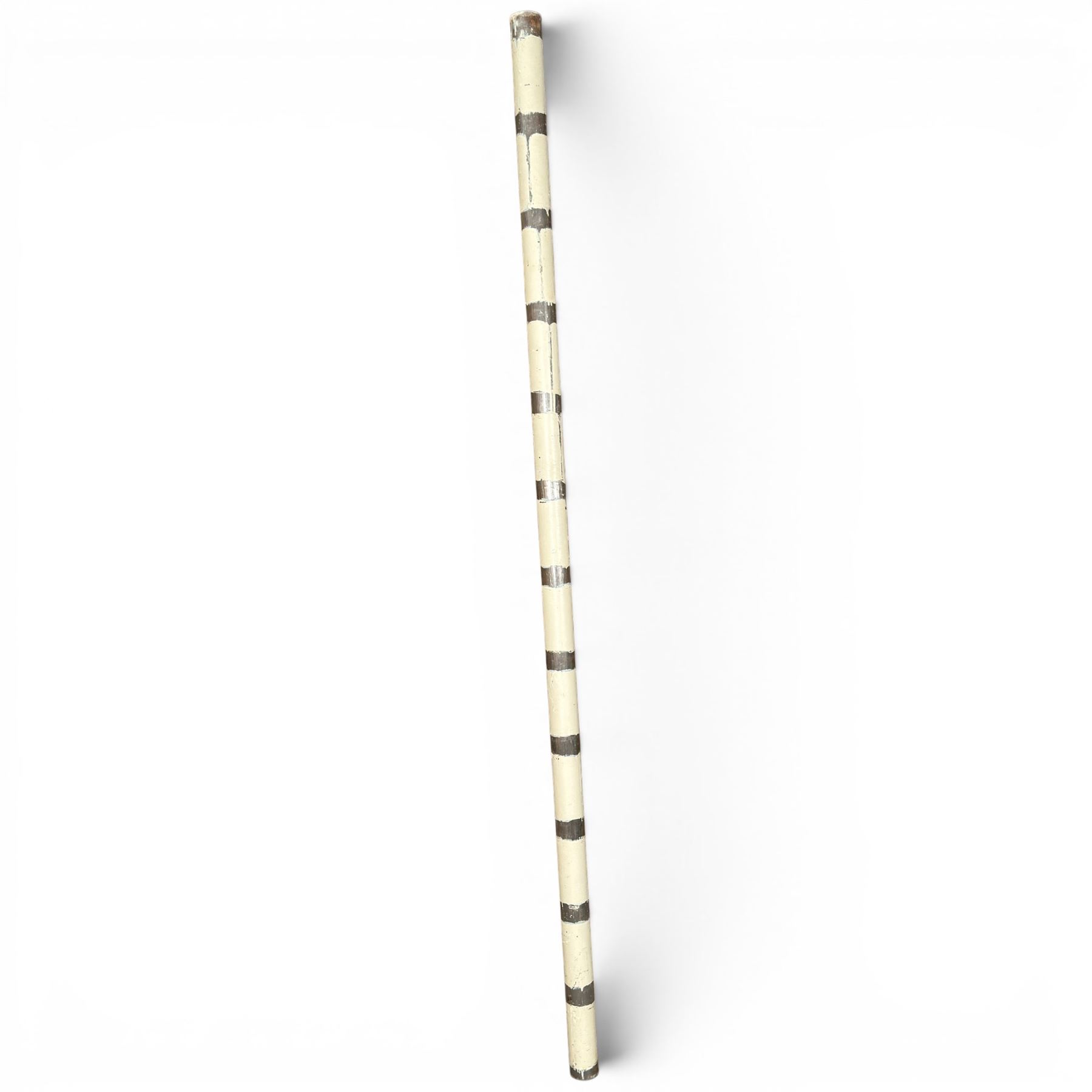 Victorian design cast iron spiral staircase, sixteen pierced treads, ornate balustrades, with landing and handrail painted in cream finish, height of pole 250cm, width of steps 74cm