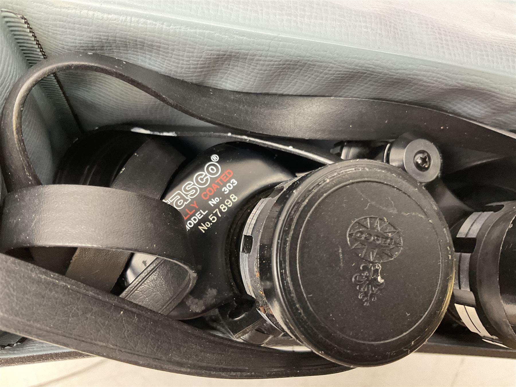 Minolta SRT101 camera, together with Halina camera, Fujifilm DX-8, Canon digital IXUS 1001S and other cameras and accessories 