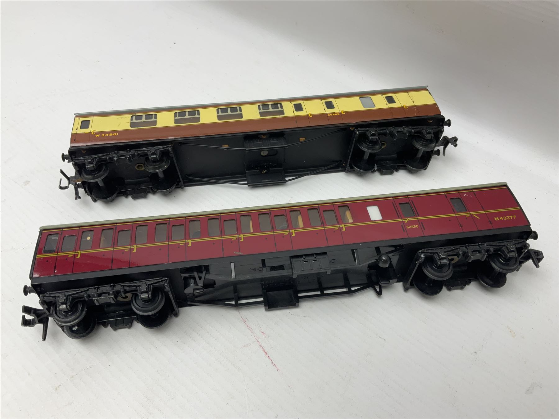 Hornby Dublo - ten passenger coaches including BR Mk.I Suburban Stock, BR Mk.I Passenger Coaches and All Brake and Stanier Stock; all unboxed (10)