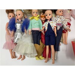 Sindy - ten 1980s 033055X dressed fashion dolls; together with a quantity of loose clothing, shoes and other accessories
