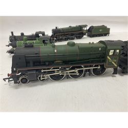 Bachmann ‘00’ gauge - six model steam locomotives comprising J72 Class 0-6-0 no.68723 in BR green; Class 3F 0-6-0 no.47310 in BR black; Gresley V2 Class 2-6-2 locomotive and tender no.3650 in LNER black; Class B1 4-6-0 locomotive and tender no.1059 in LNER black; Jubilee 6P Class 4-6-0 ‘Phoenix’ locomotive and tender no.45736 in BR green; Standard Class 5 4-6-0 locomotive and tender no.73014 in BR green; without boxes (6) 