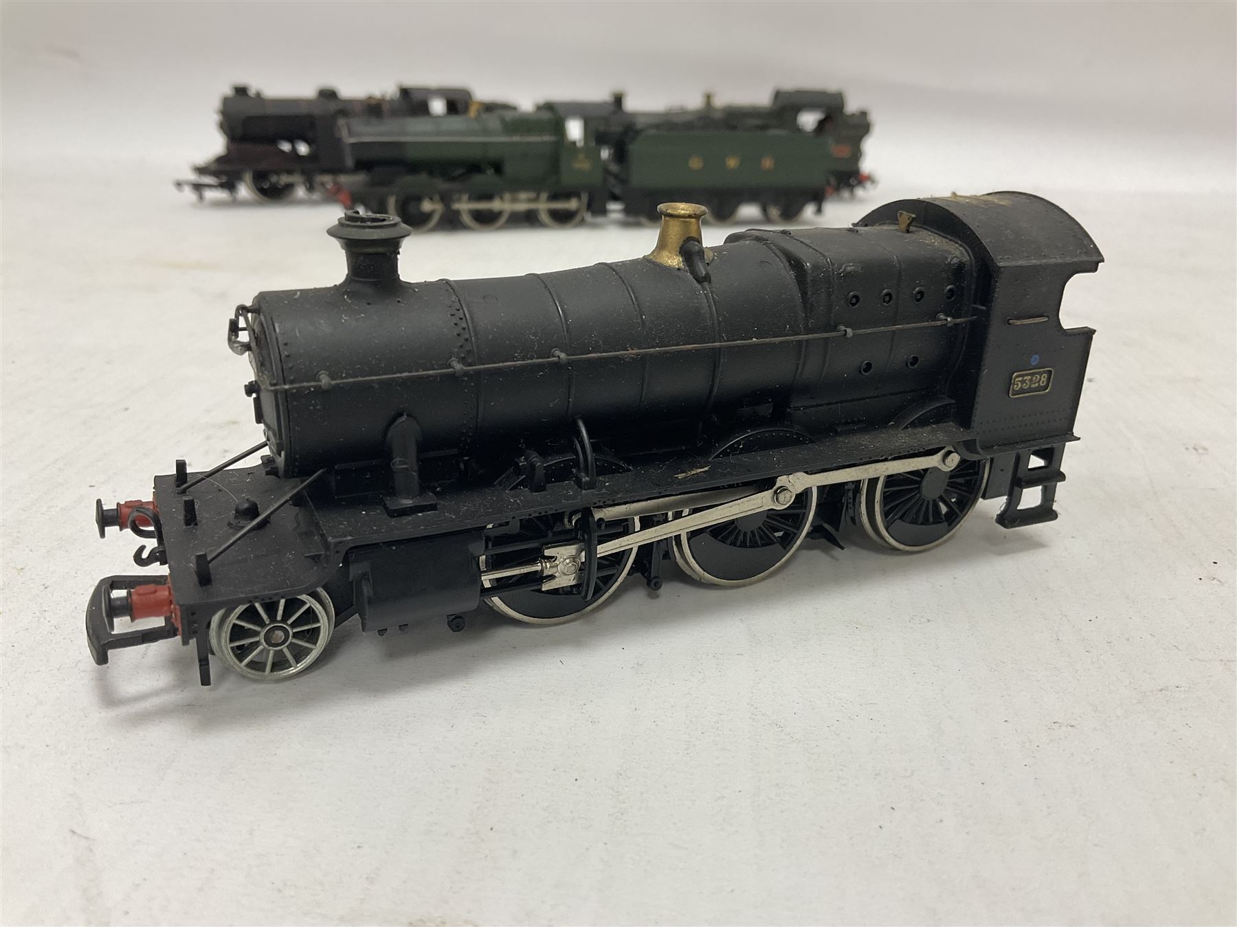 Mainline Railways ‘00’ gauge - Class J72 0-6-0T no.581 in LNER green; Class 43XX 2-6-0 no.2358 in GWR black; Class 2251 0-6-0 locomotive and tender no.3205 in GWR green; Class N2 0-6-2T no.4744 in LNER black; Class 56XX 0-6-2T locomotive; one plain 0-6-0 Tank locomotive (6) 