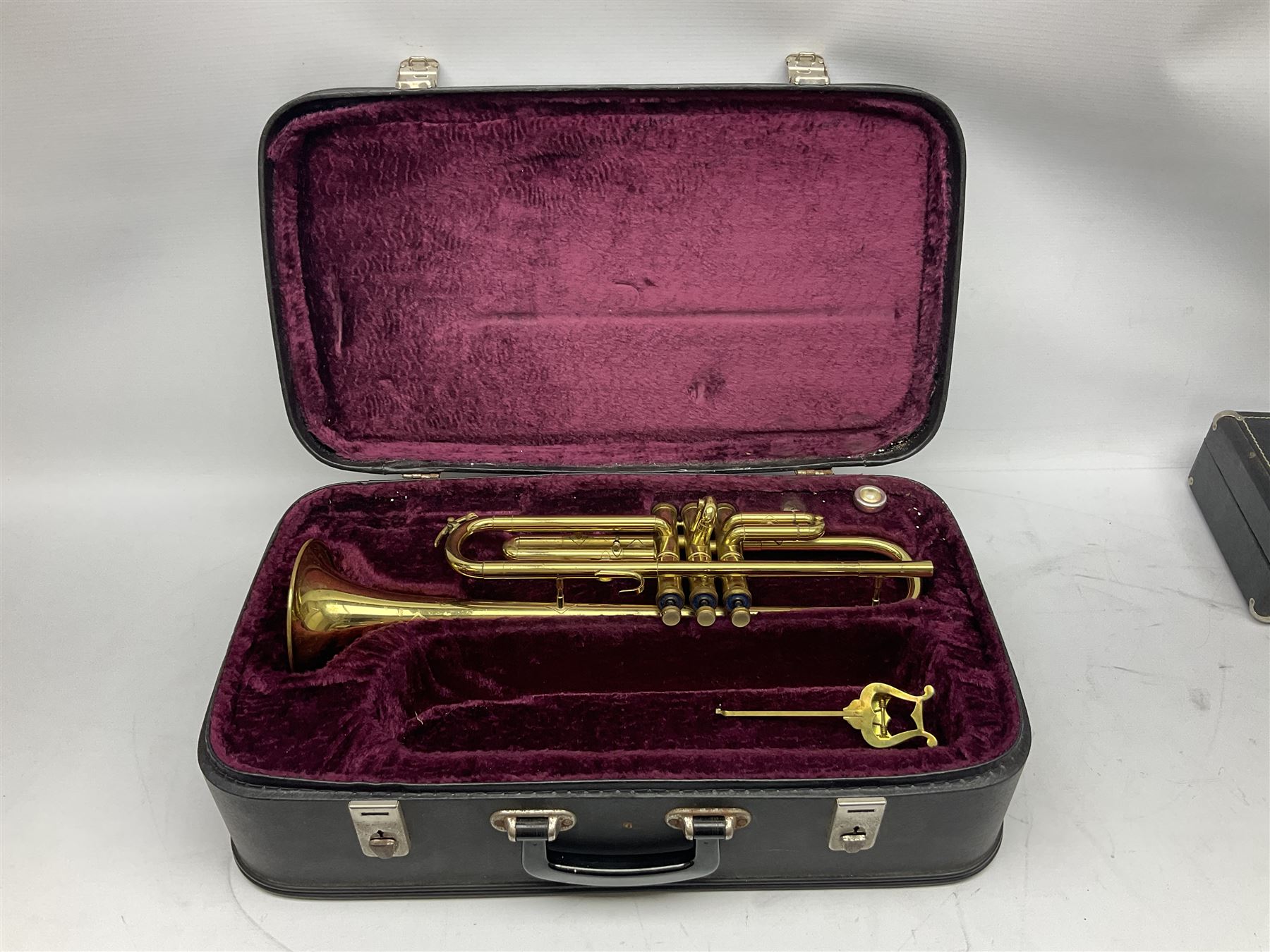 Lafleur trumpet serial no.054827; and Intermusic five-piece clarinet; both cased (2)