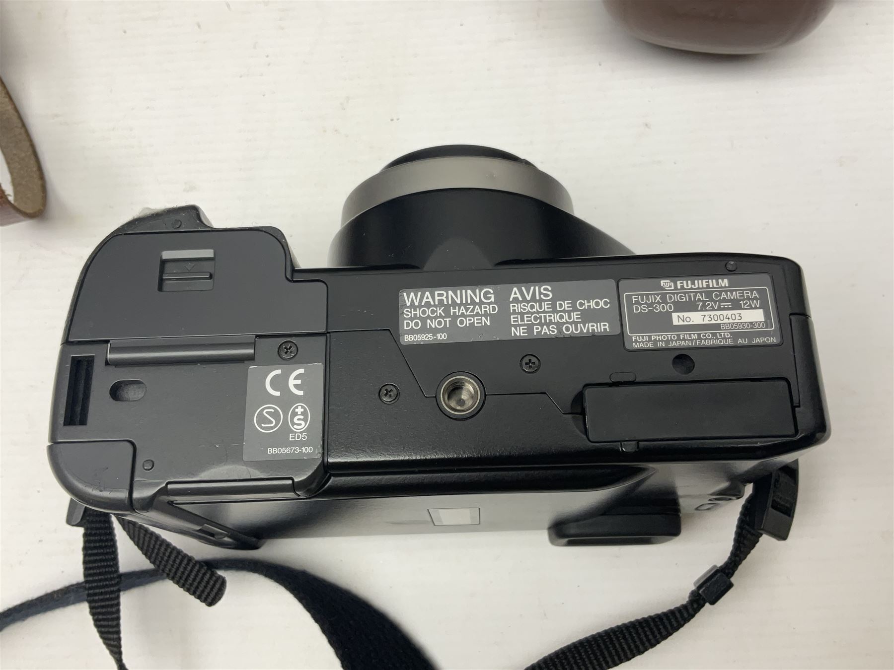 Collection of cameras and lenses, to include Pentax Program A camera body, serial no 123759, with 'Pentax-A zoom 1:3.5-4.5 28-80mm' len, Praktica EE2 camera body with 'Pentacon electric 1.8/50' lens etc, together with a Manfrotto tripod 