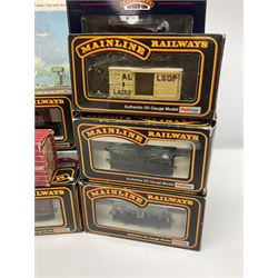 Hornby '00' gauge - RS.651 Freightmaster Set with Class 31 Diesel (Brush Type 2) A1A-A1A locomotive, seven wagons and track; boxed; together with fifteen various makers wagons and Busch Micro Electronic Roadworks Sign Set; predominantly boxed