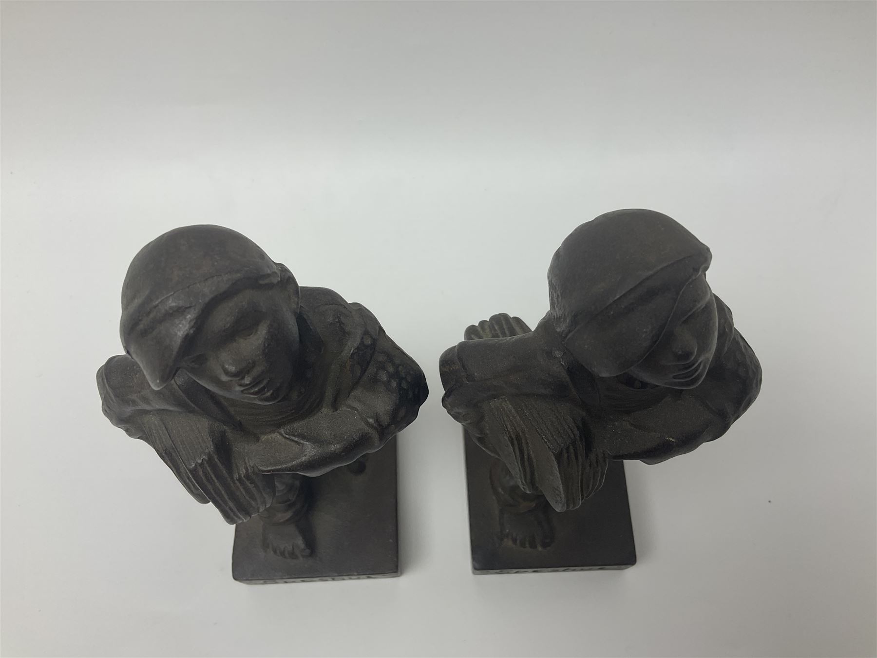 Pair of cast iron Qualcast advertising figures of news boys marked 'Speshul',  H18cm