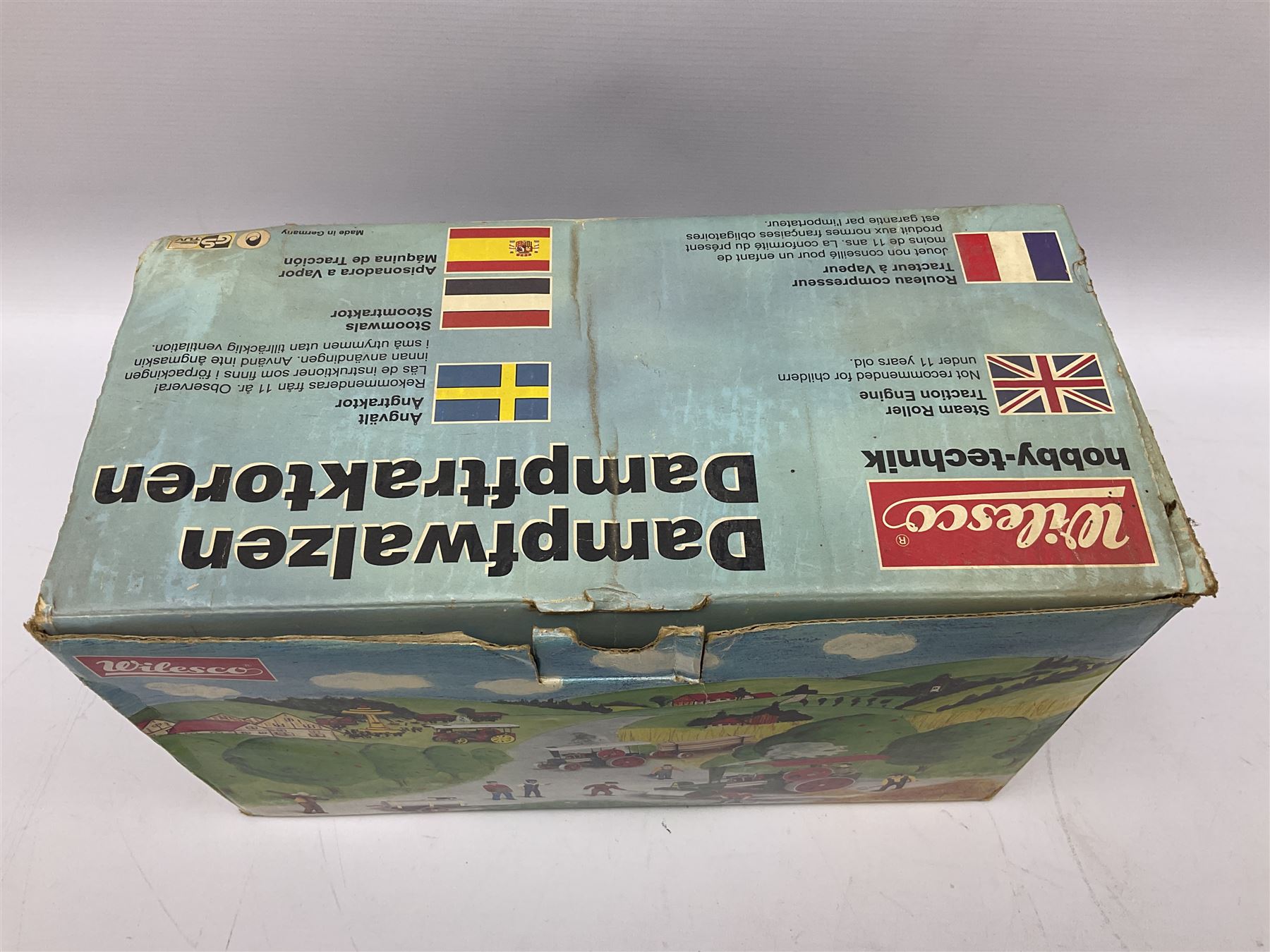 Wilesco steam roller traction engine, boxed