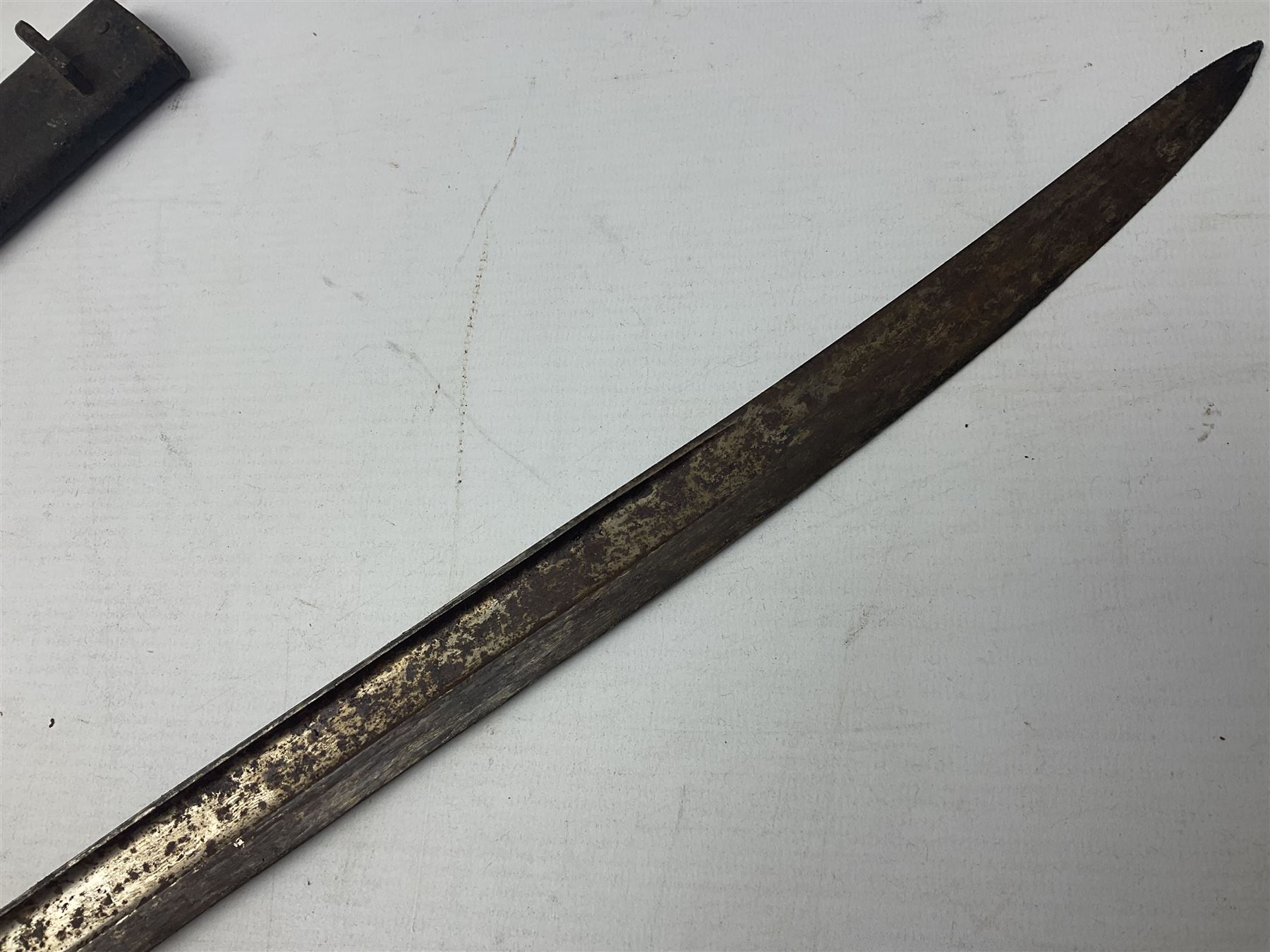 French 1866 pattern sabre bayonet with 57cm fullered steel curving blade dated 1875, in steel scabbard L71cm overall