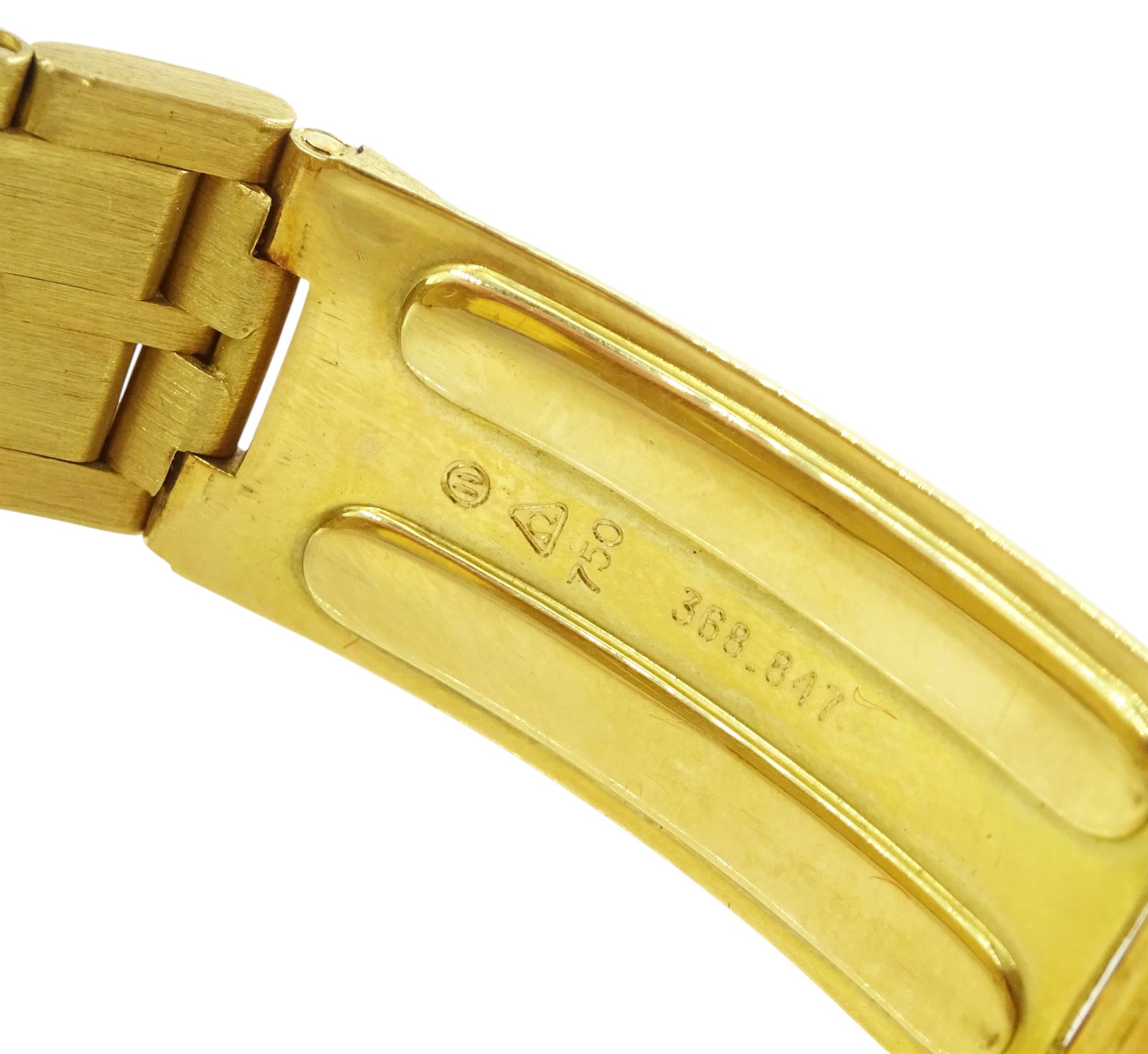 Omega Constellation gentleman's 18ct gold automatic wristwatch, champagne dial, with baton hour markers and date aperture, on Omega 18ct gold bracelet, No. 368.847, with fold-over clasp, stamped 750, boxed