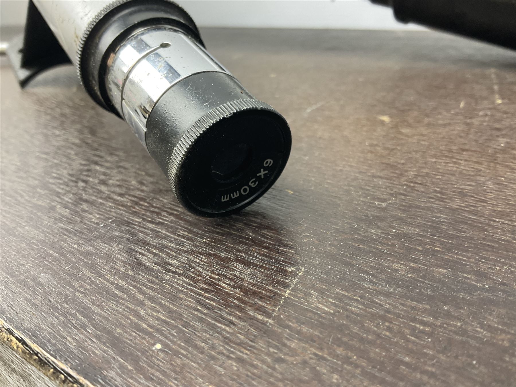 Astronomical telescope with achromatic coated lens, with tripod in wooden box 