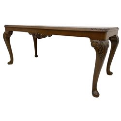 Early to mid-20th century figured walnut coffee table, rectangular top with rounded corners, on scrolled acanthus carved cabriole supports