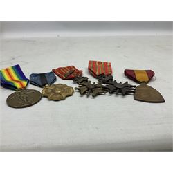 Five WW1 Belgian medals - two Croix-De-Guerre, one with MID leaves, L'Union Fait La Force, Herinnerings 1914-18 Commemorative medal and Victory Medal; all with ribbons