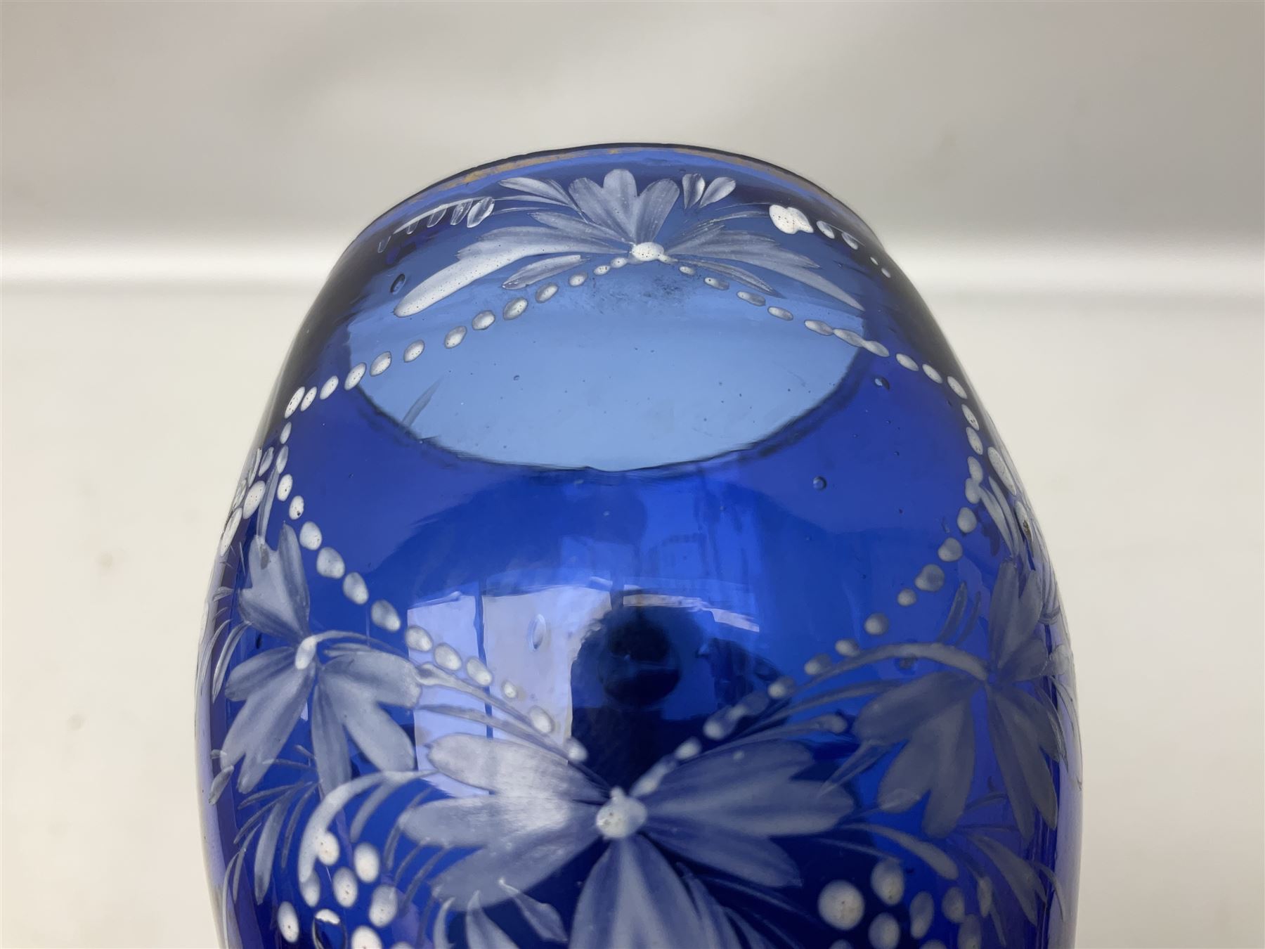 Pair of Victorian cobalt blue glass cups with gilt and painted decoration, entitled Hope's the Balm of Life and Love me as I Love Thee, H8.5cm