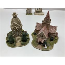 Nineteen Lilliput Lane models from the Scottish Collection, to include John Knox House, Castaway, Pineapple House, etc, all models with original boxes 