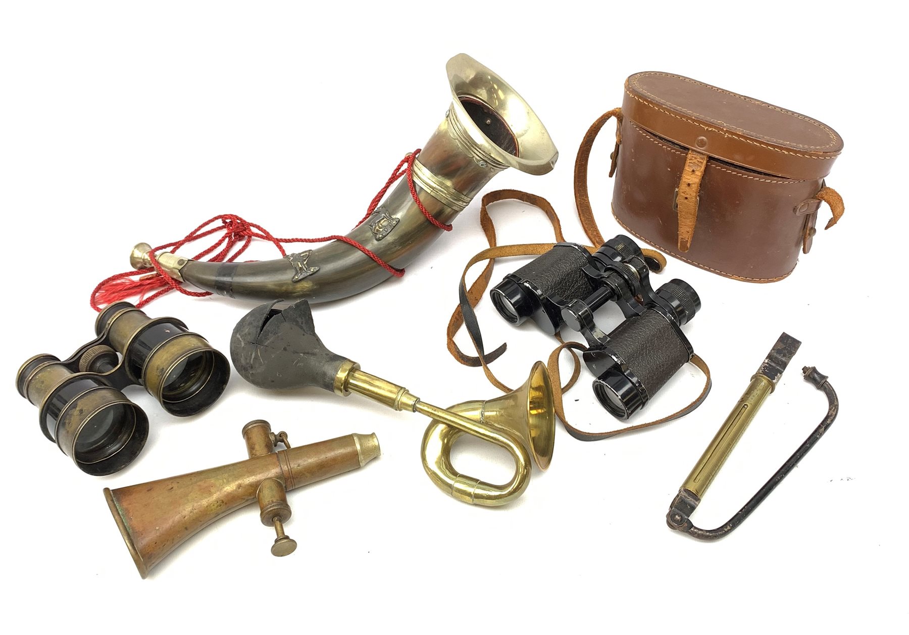 Copper single valve hunting horn of curved and tapering oval form L17cm