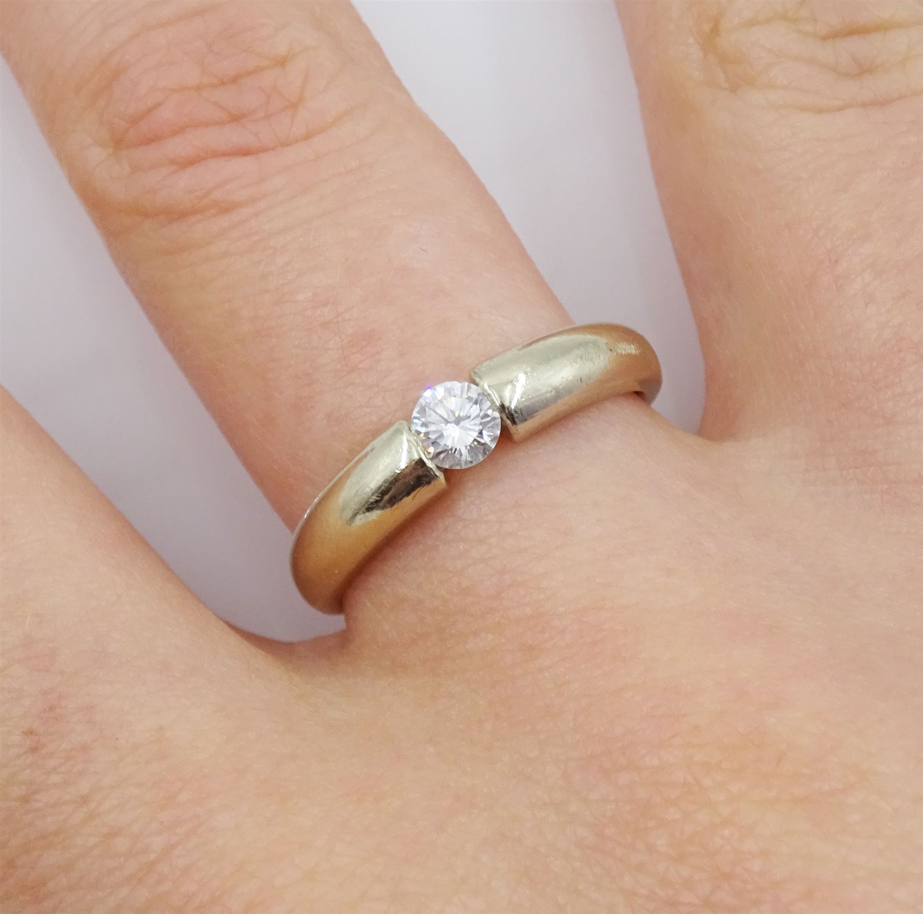 14ct white gold tension set single stone round brilliant cut diamond ring, diamond weight approx 0.20 carat