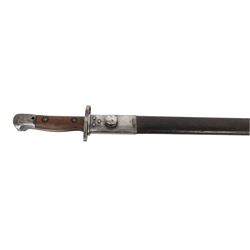 Lee Enfield SMLE Rifle Bayonet, 1907 pattern, with leather scabbard, L57cm 