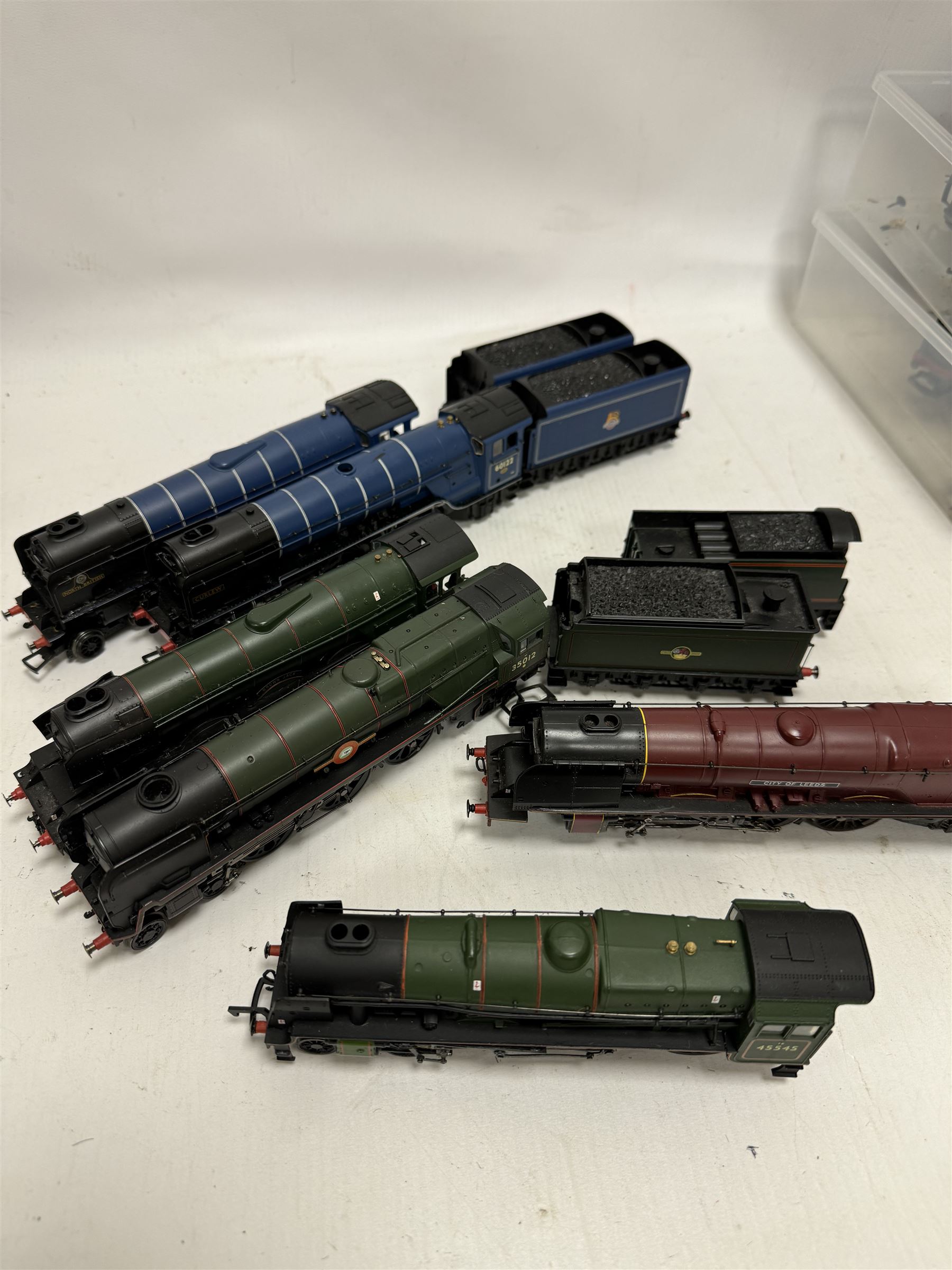Twelve '00' gauge steam locomotives and tenders, by various makers including Bachmann, Mainline and Hornby etc, all unboxed