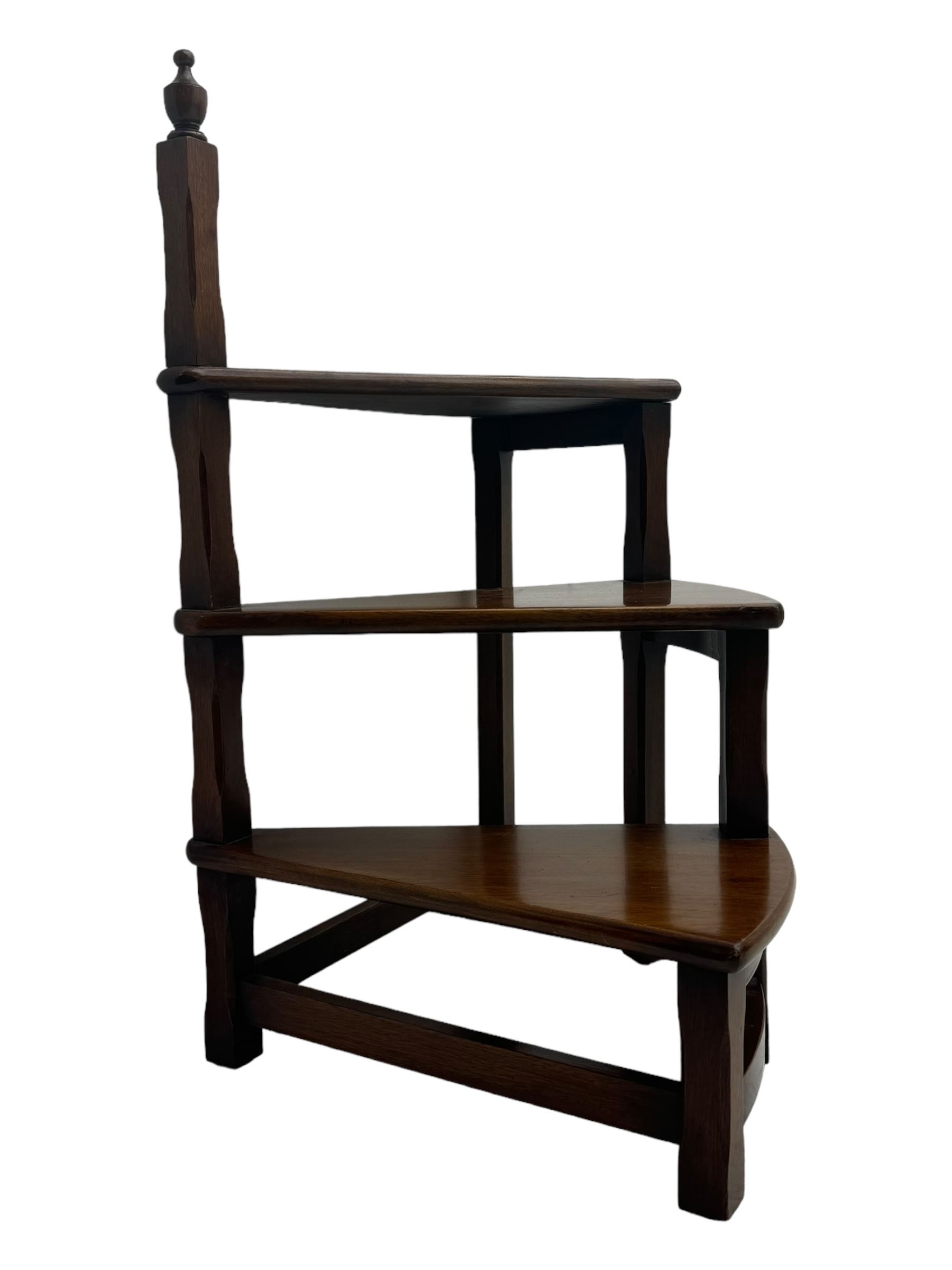 Georgian design set of mahogany library steps, three spiral treads with square chamfered supports surmounted by urn finial