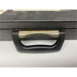 Browning black plastic shotgun case to accommodate 76.2cm (30