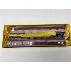 Tri-ang '00' gauge - R389 B12 Class 4-6-0 locomotive No.61572 assembly pack, unopened in factory packaging; four CKD coach assembly kits (three constructed) each containing two coaches/cars; Operating Mail Coach Set; R80 Complete Station Set; R75 Water Tower; and R61 Signal Box; all boxed (9)