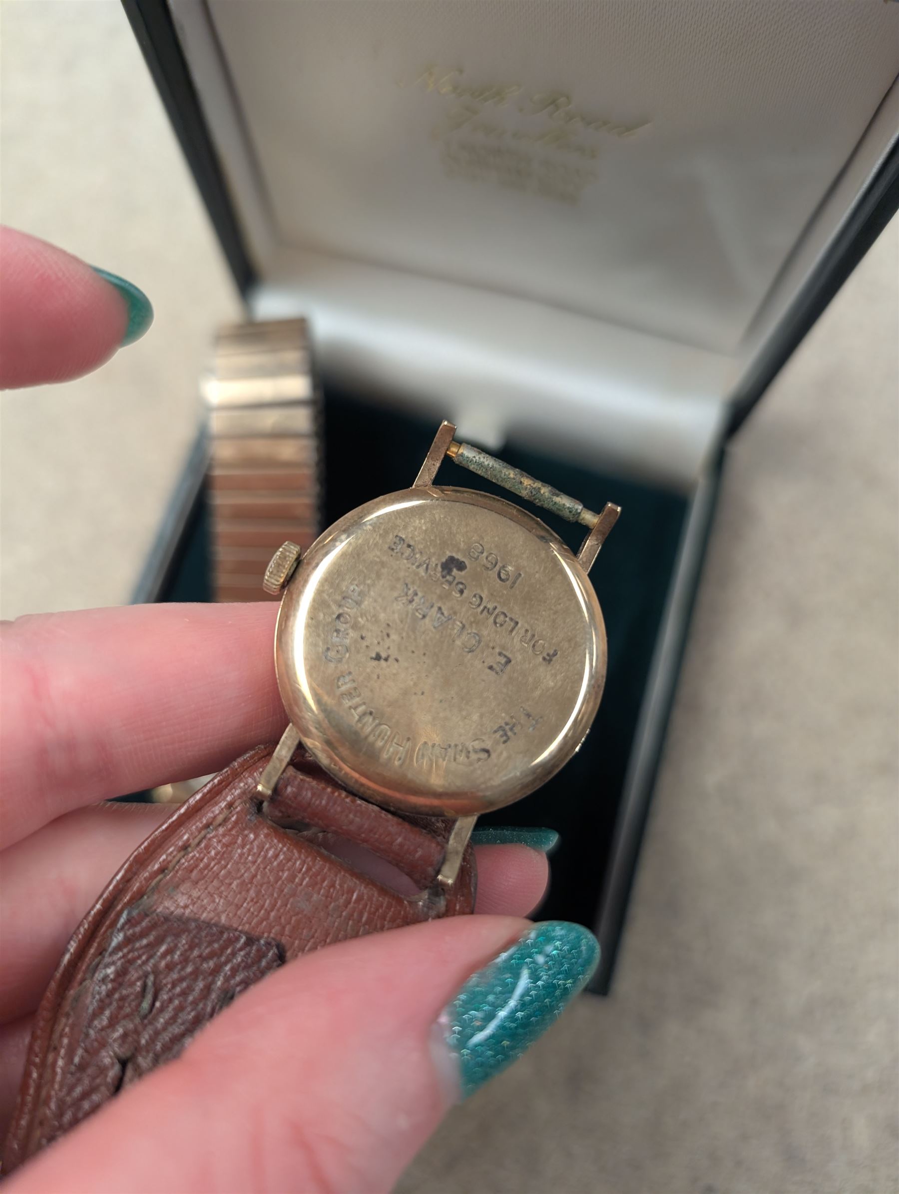 Two 9ct gold cased wristwatches, to include Vertex Revue presentation wristwatch on leather strap and Leda wristwatch on base metal strap