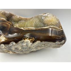 Agate geode, with quartz crystals, in earthy tones, H9cm