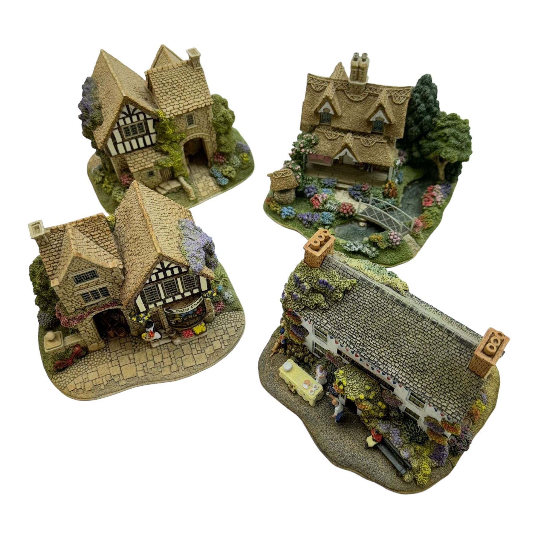 Ten Lilliput Lane models | Wood, Metal & Other Decorative Objects