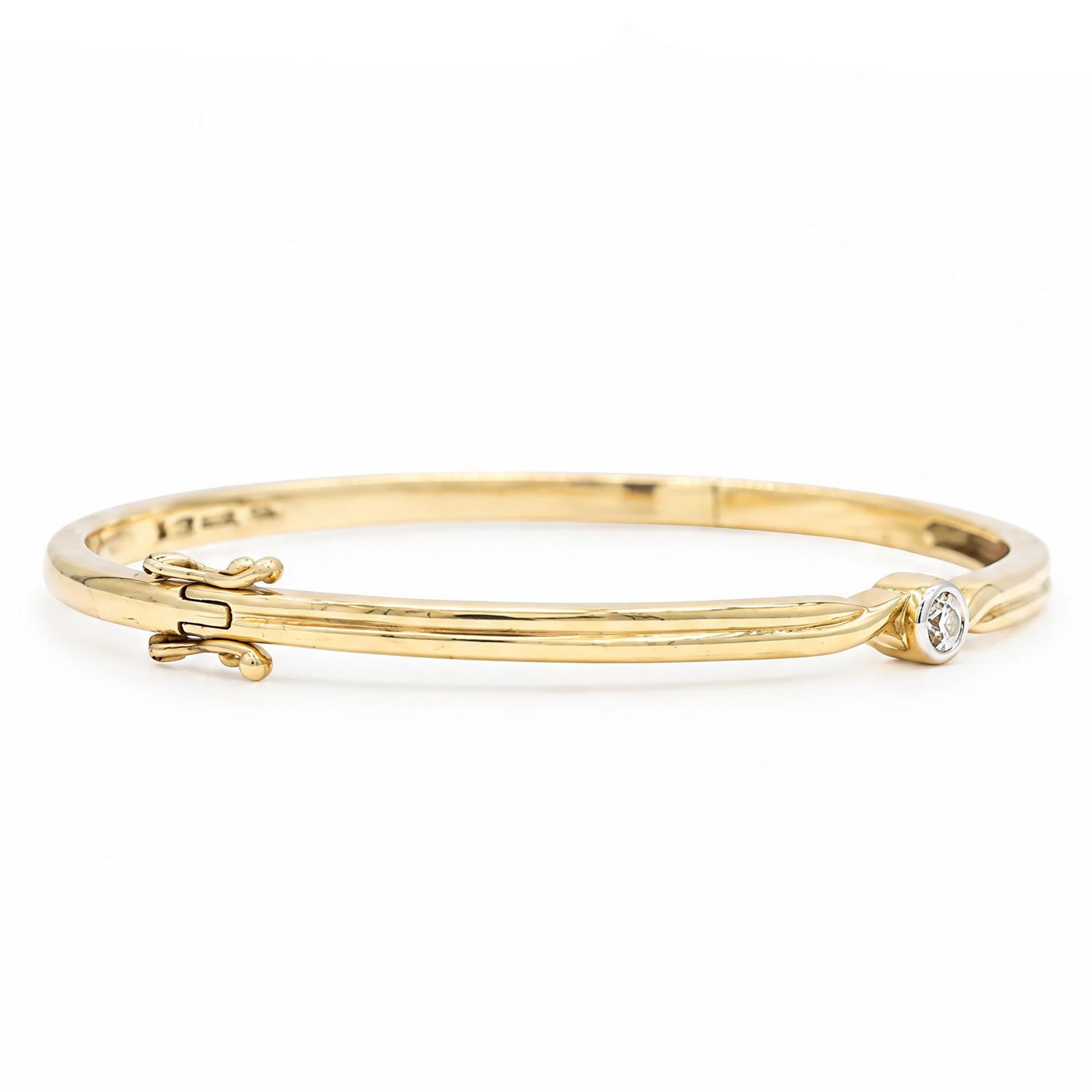 9ct gold diamond hinged bangle, set with a single round brilliant cit diamond, hallmarked