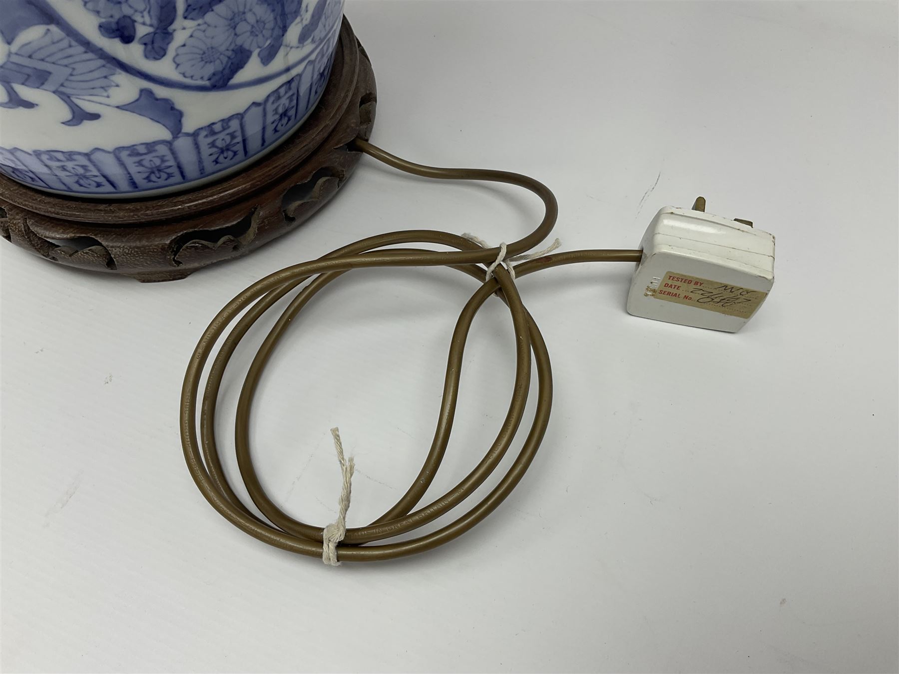 Chinese blue and white table lamp of baluster form, decorated with birds and floral displays, on hardwood base with shade, H78cm