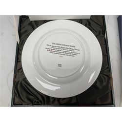 Five Spode Mulberry Hall limited edition Regimental commemorative plates - Parachute Regiment No.51/500; Gloucestershire Regiment No.38/500; Duke of Wellington's Regiment No.285/500; Royal Welch Fusiliers No.40/500; and Green Howards No.213/500; all boxed with certificates (5)