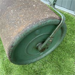 Early 20th century cast iron garden roller - THIS LOT IS TO BE COLLECTED BY APPOINTMENT FROM DUGGLEBY STORAGE, GREAT HILL, EASTFIELD, SCARBOROUGH, YO11 3TX