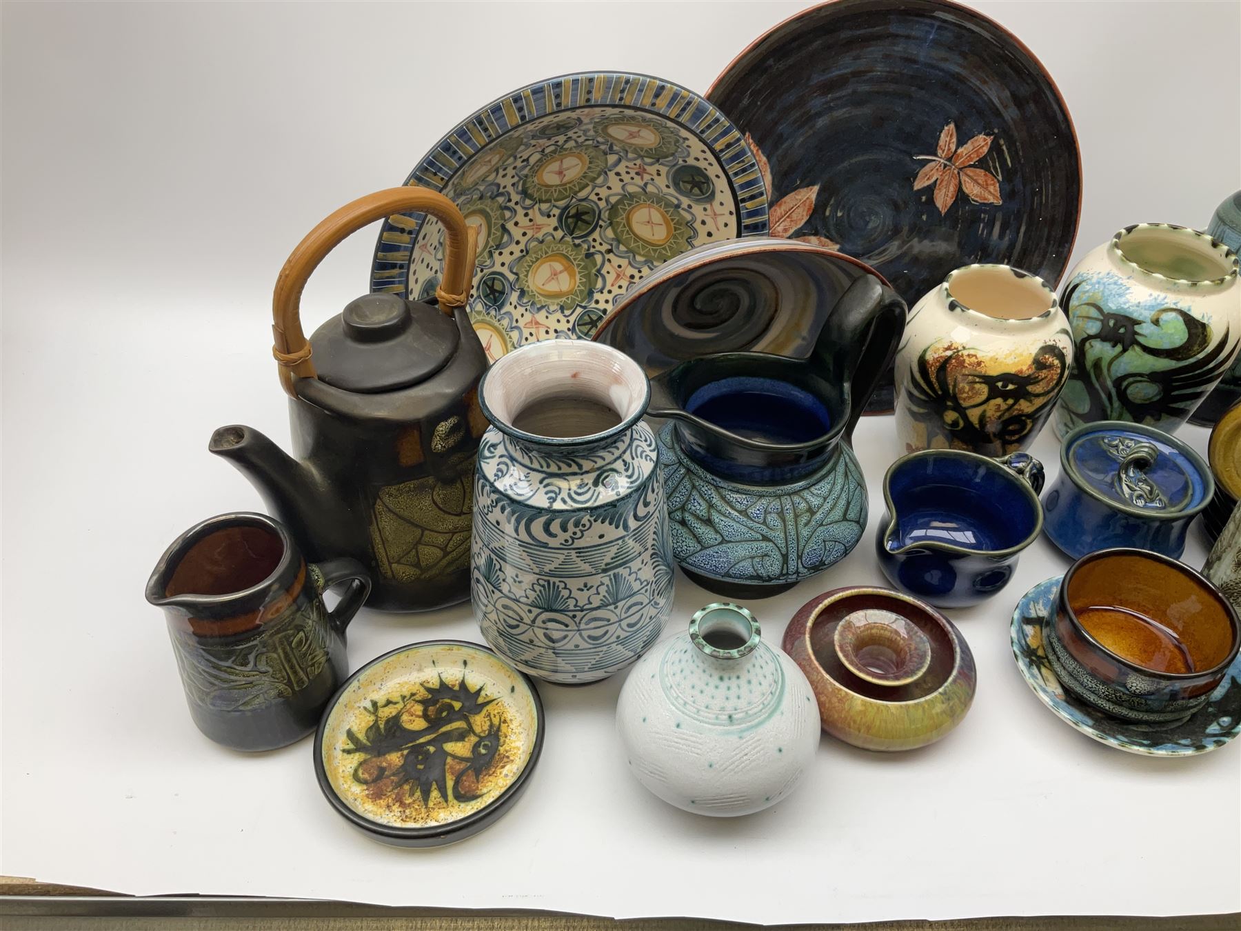 A group of assorted Studio Pottery, to include various Cornish Celtic Pottery, Wold pottery bowl, Micklegate pottery bowl, a small Troika style vase of cylindrical form, etc. 