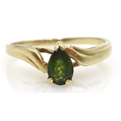  Pear shaped green tourmaline gold ring, stamped 10K  