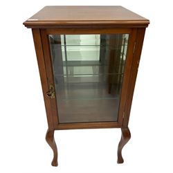 Early 20th century mahogany corner display case, fitted with two adjustable glass shelves, bevelled doors and mirrored insets