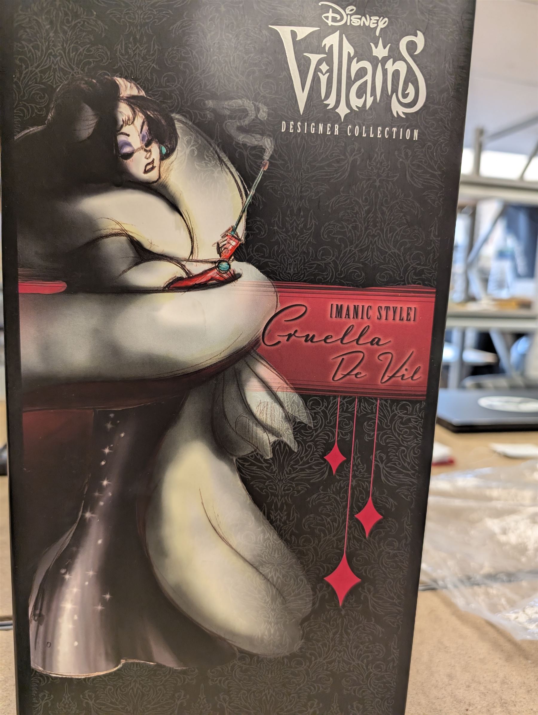 Disney Villains Designer Collection doll 'Cruella De Vil', in original box and bag