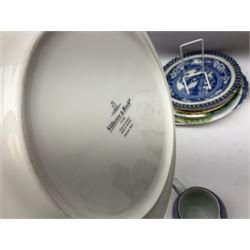 Villeroy & Bock 'Naif' plate decorated with man and his dog, Laplau 6, motto ware jug, Maling lustre dessert bowls, Wedgwood, blue and white and other ceramics