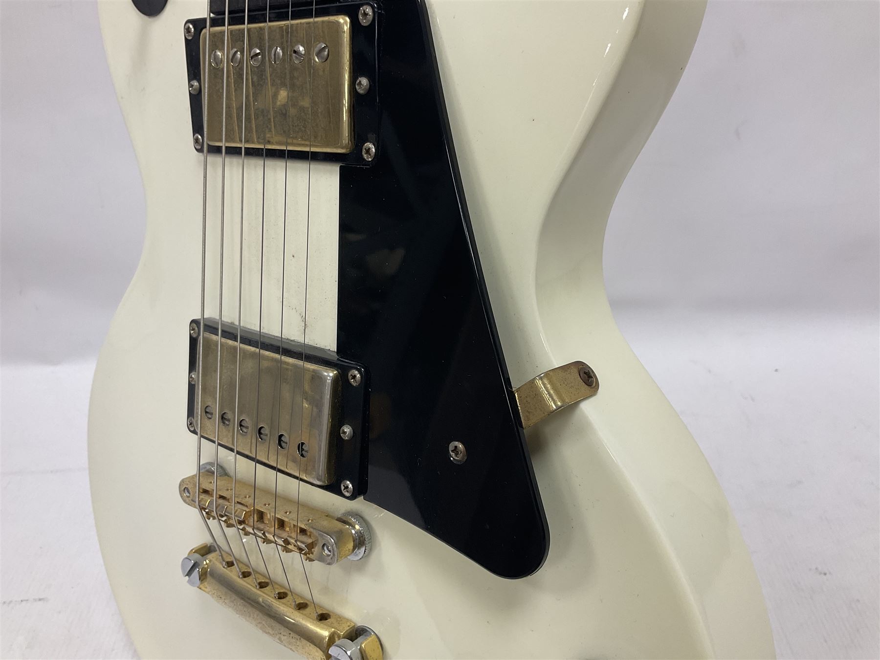 2010 Gibson Les Paul studio guitar, serial no101500537 in white finish with gold and pale green hardware, in Auden soft carry case, guitar L100cm