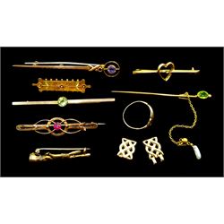 Victorian and later gold pins and brooches including 9ct gold pin set with a peridot, similar amethyst set pin, peridot set bar brooch, two other 9ct brooches, a 15ct rectangular brooch and one other, 9ct ring, 9ct bracelet links