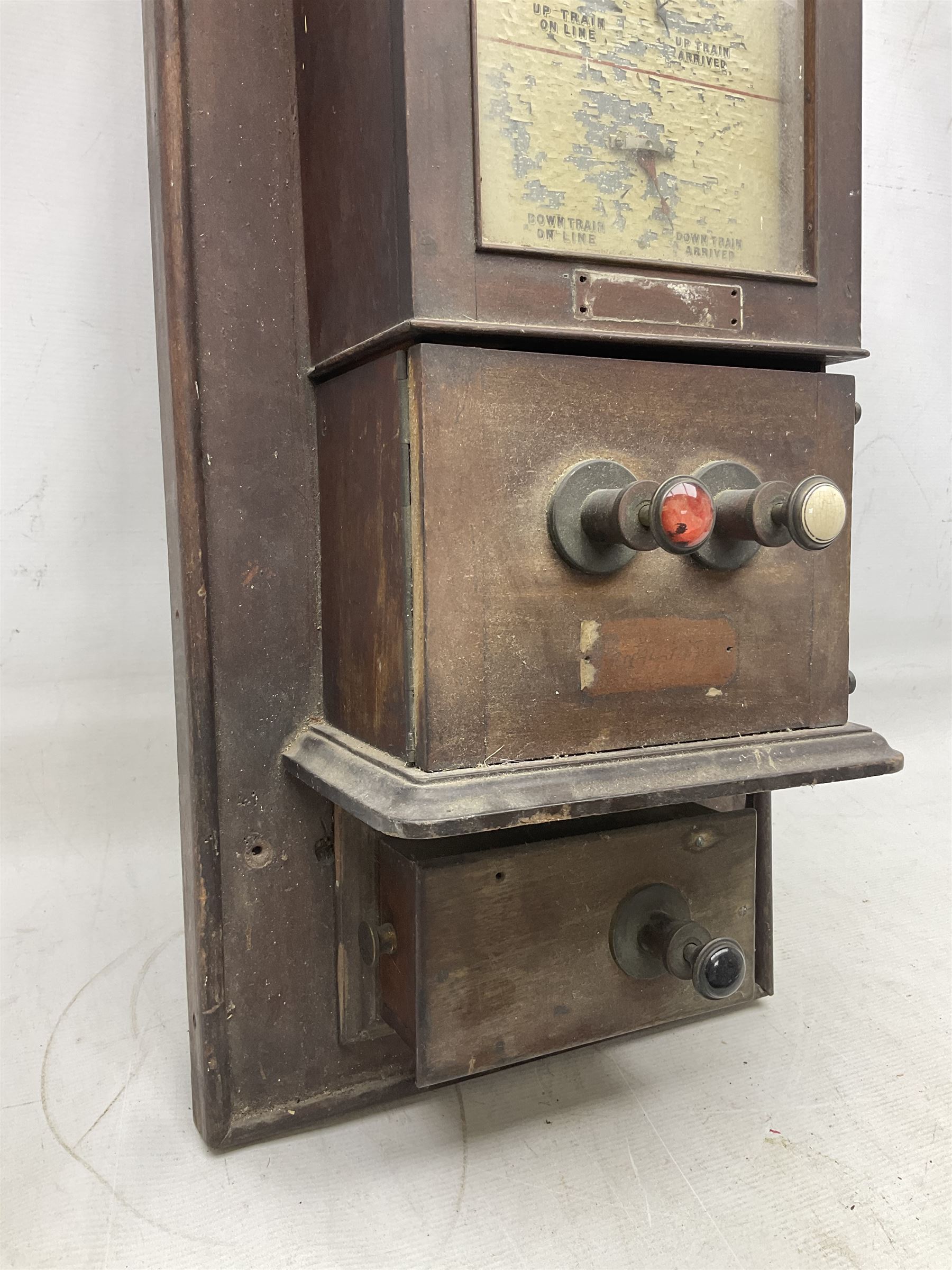 Railway  repeater signal box, with signals for train on line and arrival, H97cm