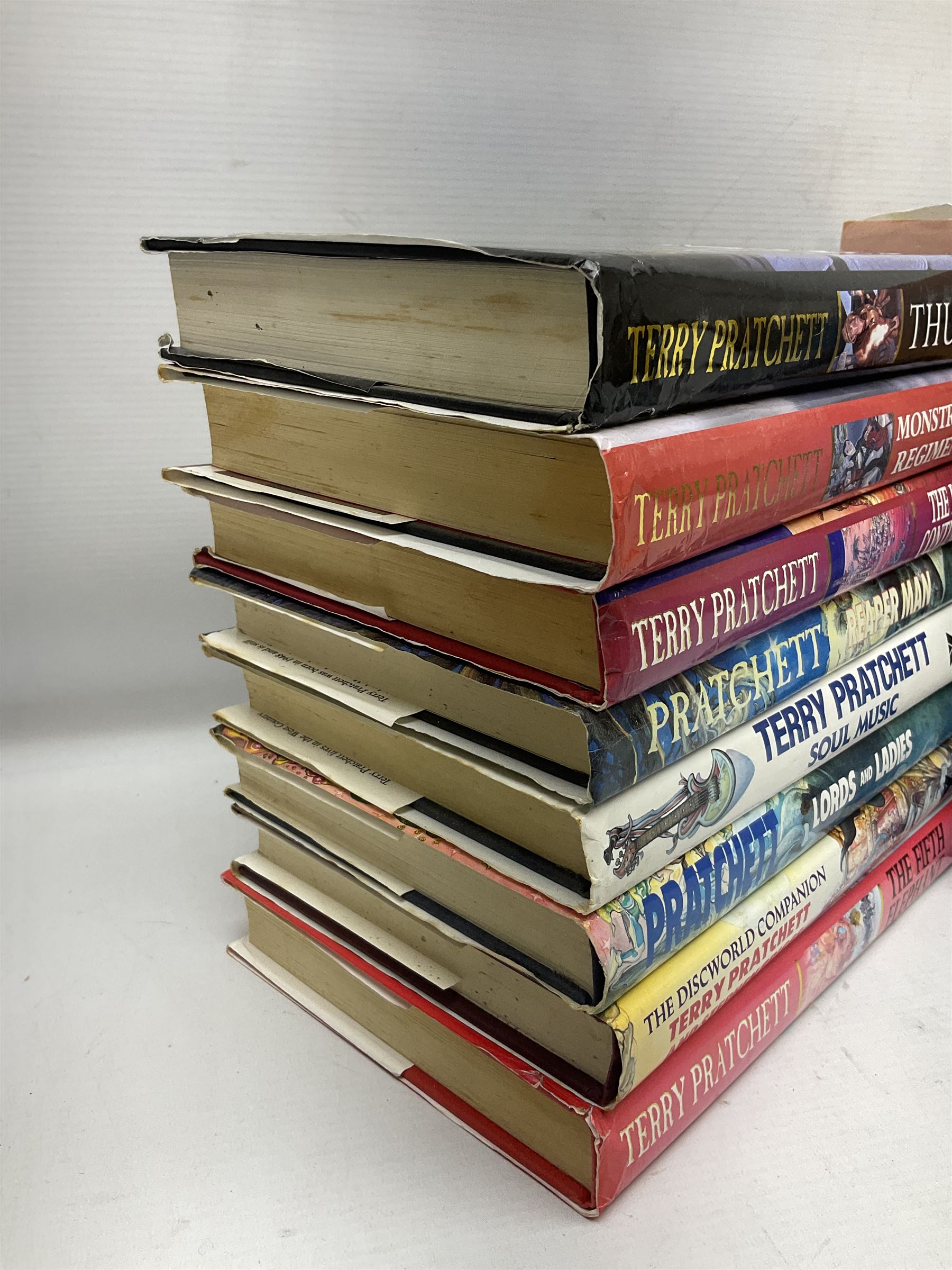 Collection of twenty-three hardback Terry Pratchett books, comprising approximately eighteen first editions including The Fifth Elephant signed & inscribed by Pratchett, all with dustjackets