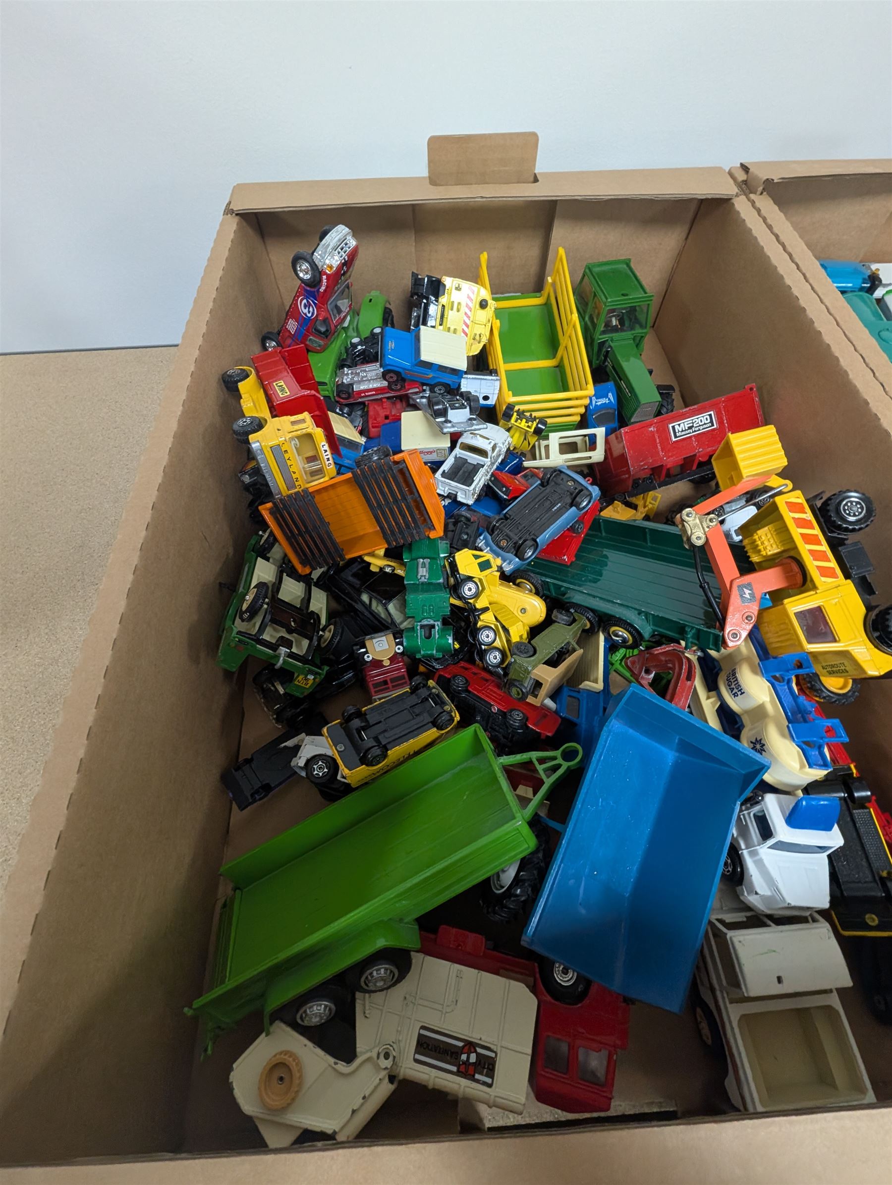 Collection of loose diecast vehicles including Dinky, Corgi, 
Matchbox, etc