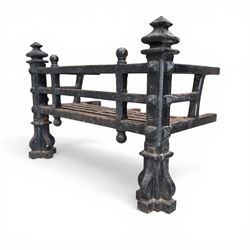 Late Victorian cast iron fireplace grate with turned and pointed finials