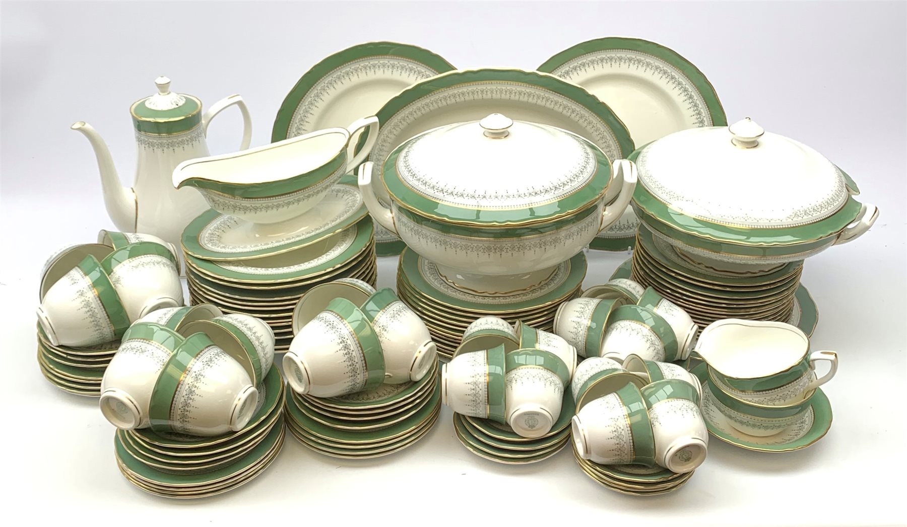 食器まとめ売り　 WORCESTER REGENCY Royal Worcester Regency pattern tea and dinner wares in green