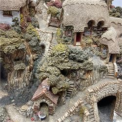 Lilliput lane St. Peters Cove with display plinth and original box 