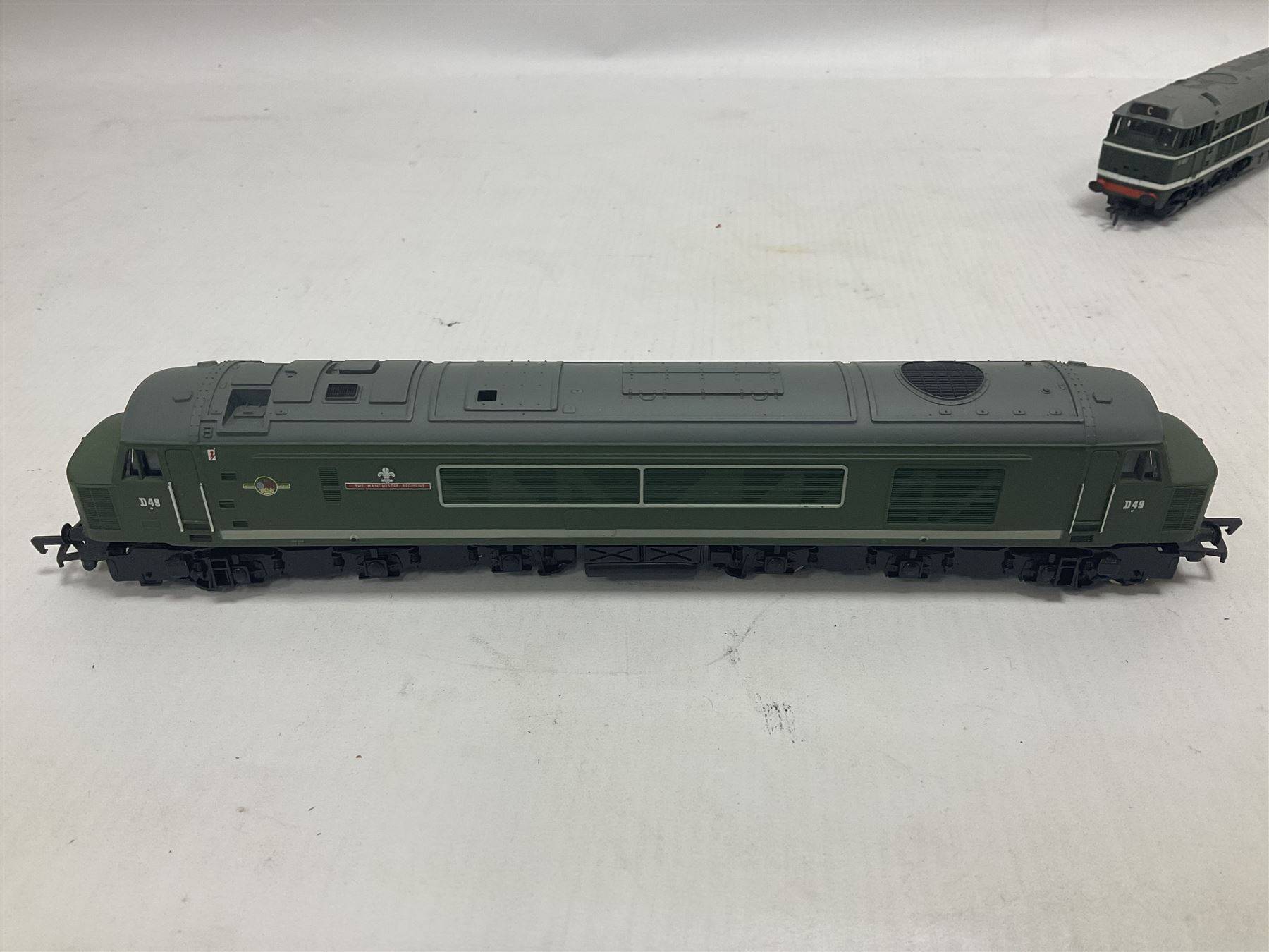 Various Makers ‘00’ gauge - eight locomotives to include G&R Wrenn Class N2 0-6-2T no.2385 in LMS black and Standard Tank Class 2-6-4 no.2679 in LMS crimson; Class 5 4-6-0 no.5112 in black livery; Mainline Railways Class 45 D49 ‘The Manchester Regiment’ in BR green; Airfix Class 31 D5531 in BR green; three further models (8)