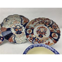 Four Japanese imari chargers together with three chamber pots, charges D30cm