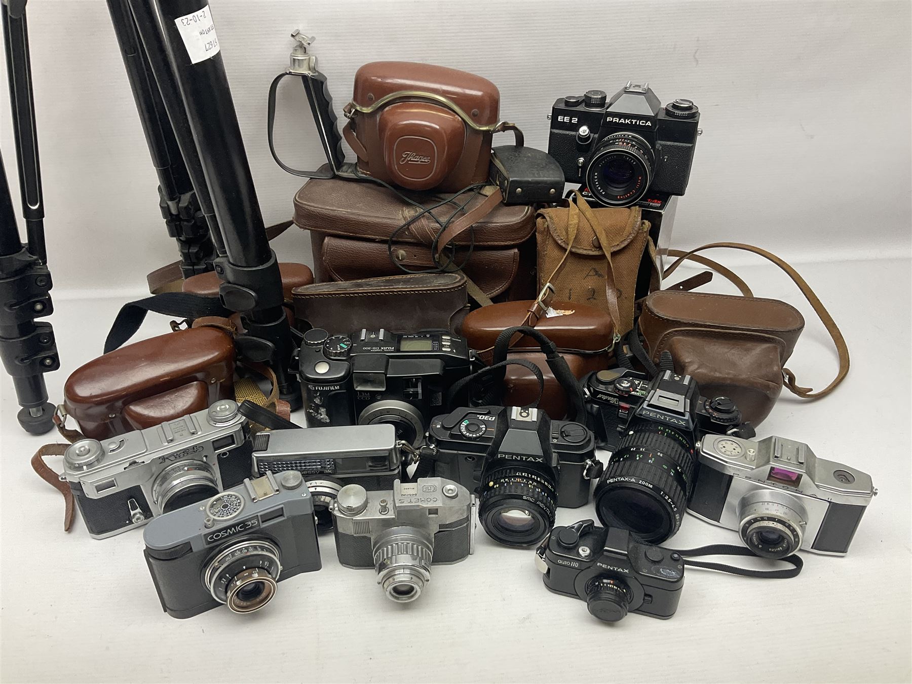 Collection of cameras and lenses, to include Pentax Program A camera body, serial no 123759, with 'Pentax-A zoom 1:3.5-4.5 28-80mm' len, Praktica EE2 camera body with 'Pentacon electric 1.8/50' lens etc, together with a Manfrotto tripod 