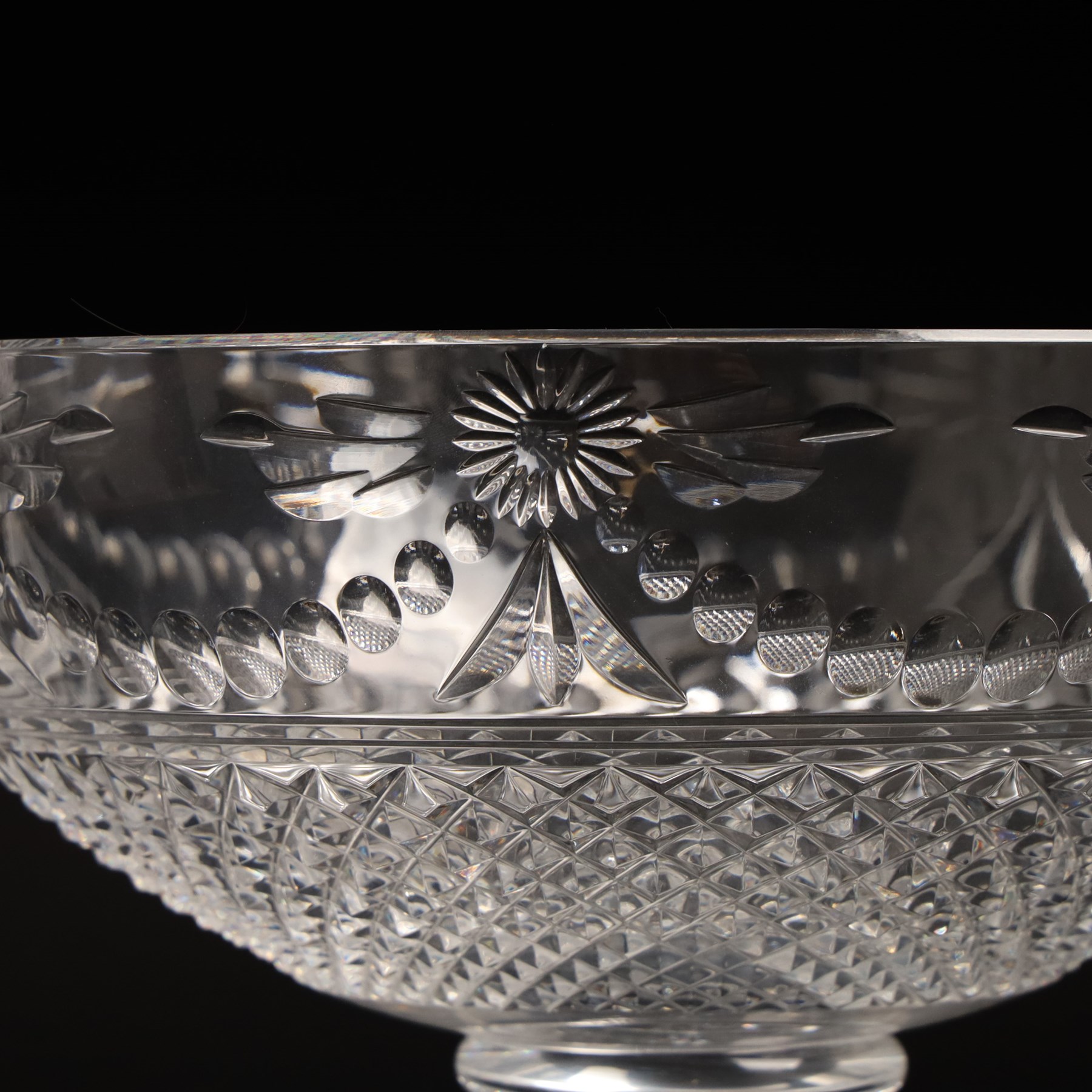 Stuart Crystal Beaconsfield pattern bowl on pedestal foot, D20cm